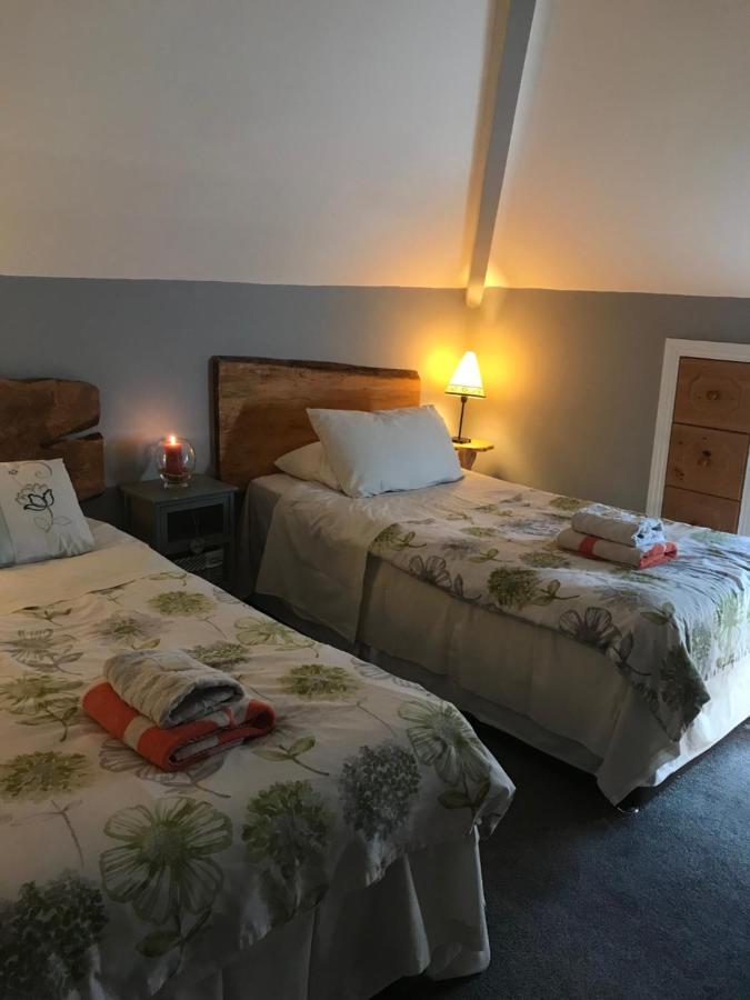 Aurora House Bed And Breakfast อาไธ ภายนอก รูปภาพ