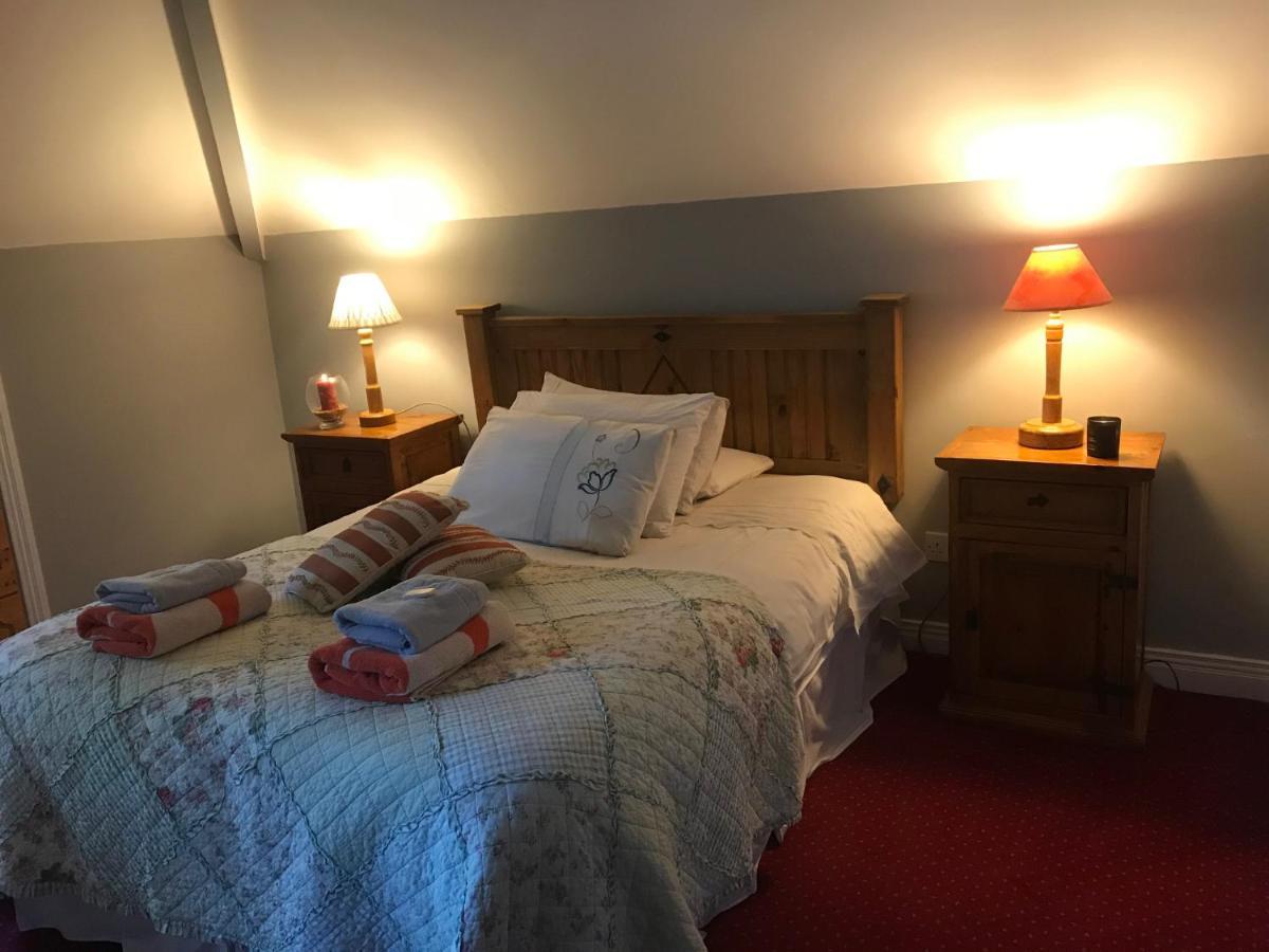 Aurora House Bed And Breakfast อาไธ ภายนอก รูปภาพ