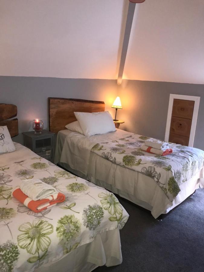 Aurora House Bed And Breakfast อาไธ ภายนอก รูปภาพ