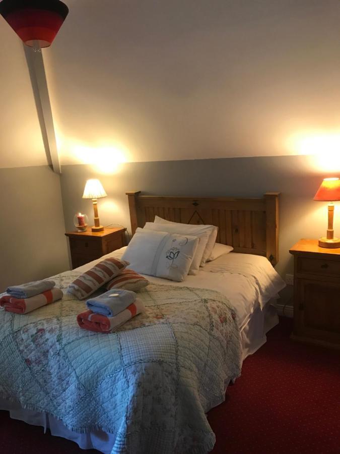 Aurora House Bed And Breakfast อาไธ ภายนอก รูปภาพ