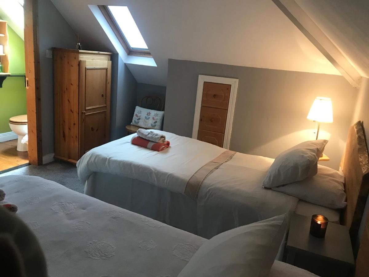Aurora House Bed And Breakfast อาไธ ภายนอก รูปภาพ